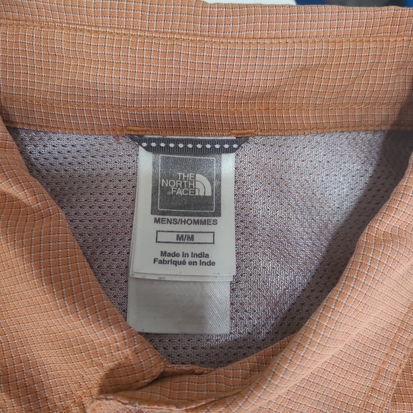 Mens North Face medium short sleeve shirt - Picture 2 of 5